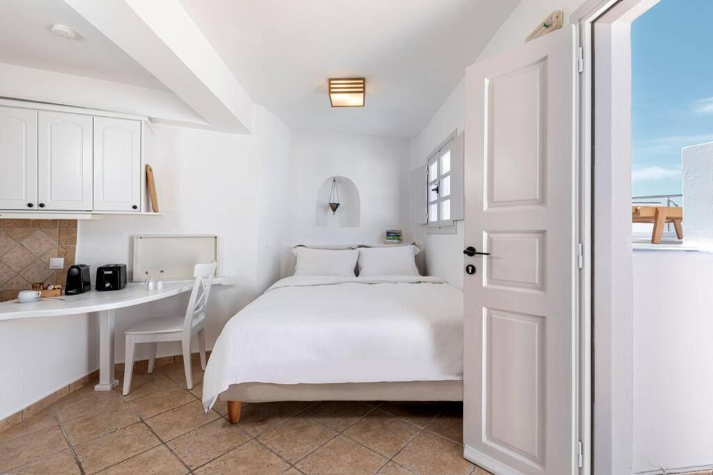 Calderas Hug & Panoramic Sea View - 3 Lux Suites Imerovigli  Zewnętrze zdjęcie