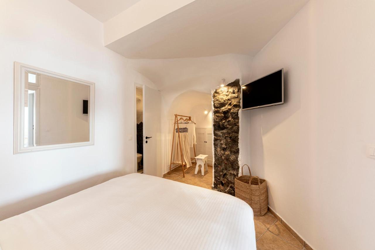 Calderas Hug & Panoramic Sea View - 3 Lux Suites Imerovigli  Zewnętrze zdjęcie